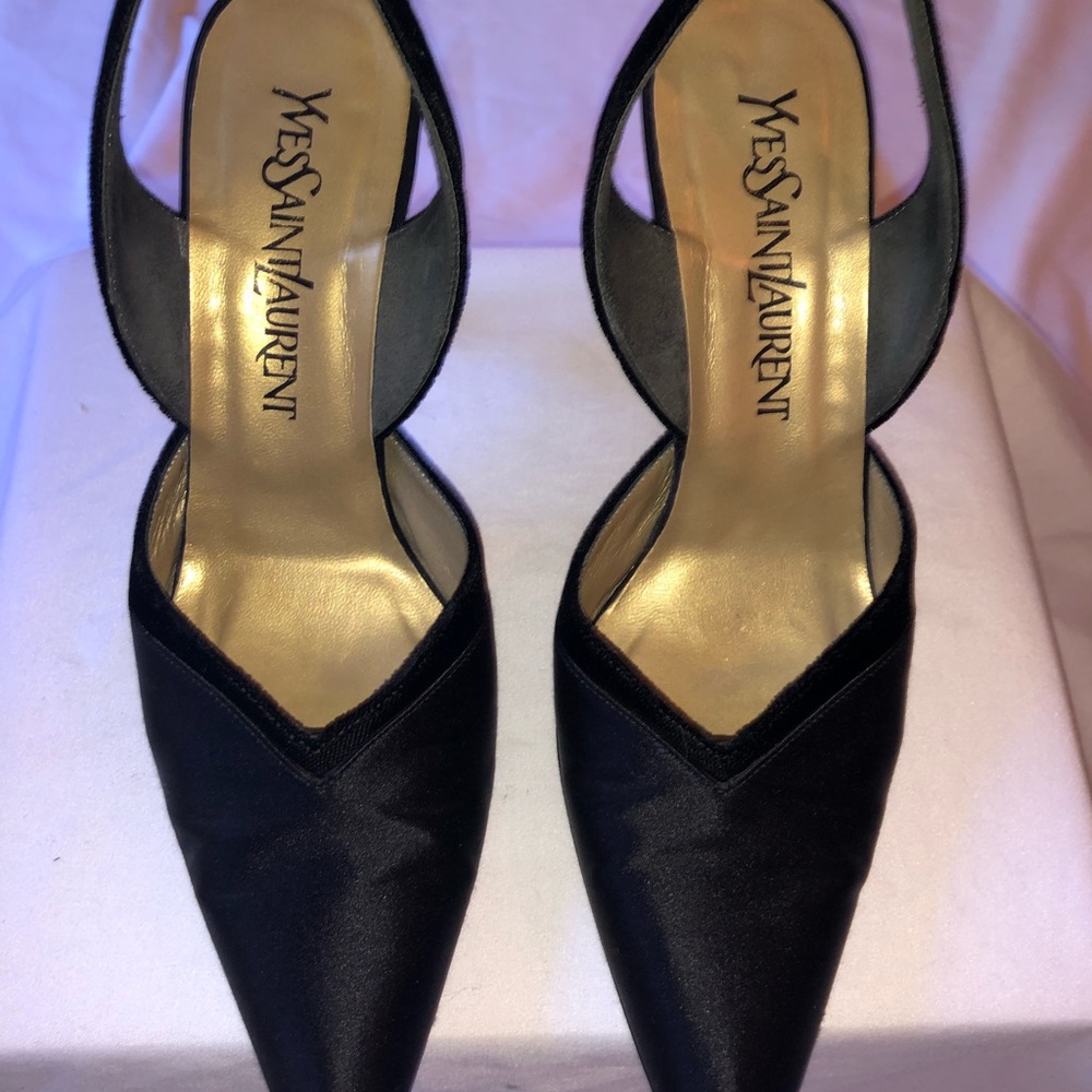 ❤️❤️SOLD❤️❤️Yves Saint Laurent Black slingback